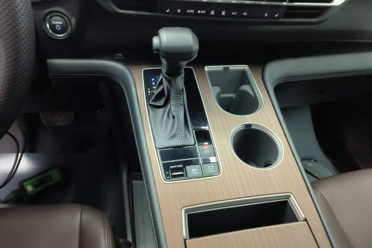 Used Toyota Granvia 2024 2.5L Hybrid Comfort Edition