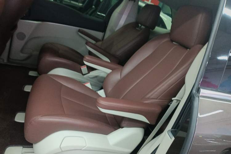 Used Buick GL8 2023 Land Executive Class Smart Enjoyment Model
