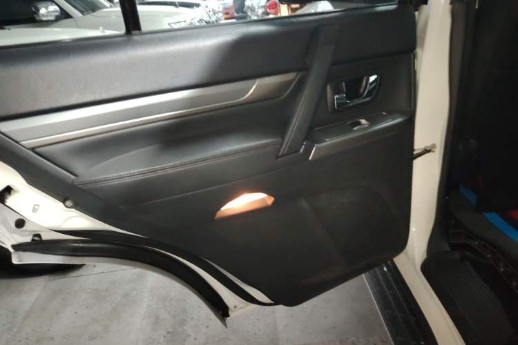 Used Mitsubishi Pajero 2014 3.0L Elite Upgrade Edition
