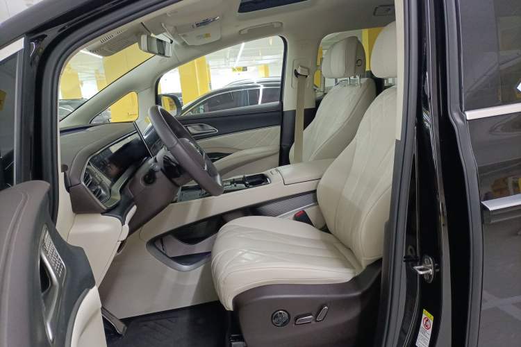 Used Denza D9 2025 DM-i Intelligent Drive 1020 Four-Wheel Drive Flagship Model