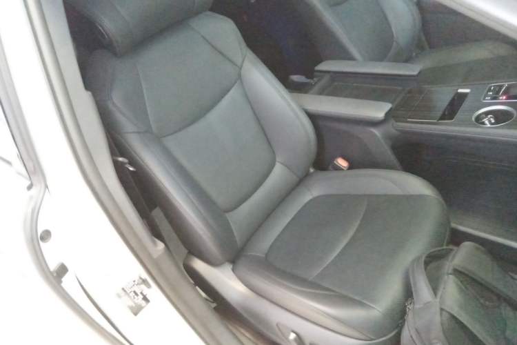 Used Toyota Granvia 2023 2.5L Hybrid Flagship VIP Edition