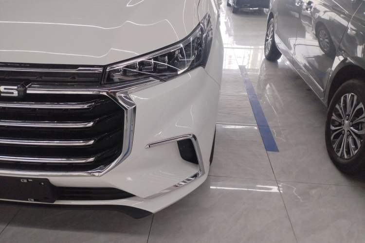 Used SAIC MAXUS G20 2023 Facelifted ES 2.0T Gasoline Automatic Value Edition
