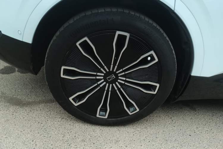 Used  07 2024 Max Extended-Range Edition