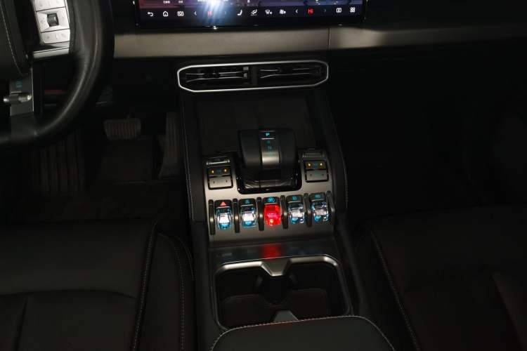 Used Formula Leopard Titanium 3 2025 501 km All-Wheel Drive Intelligent Driving Max Edition
