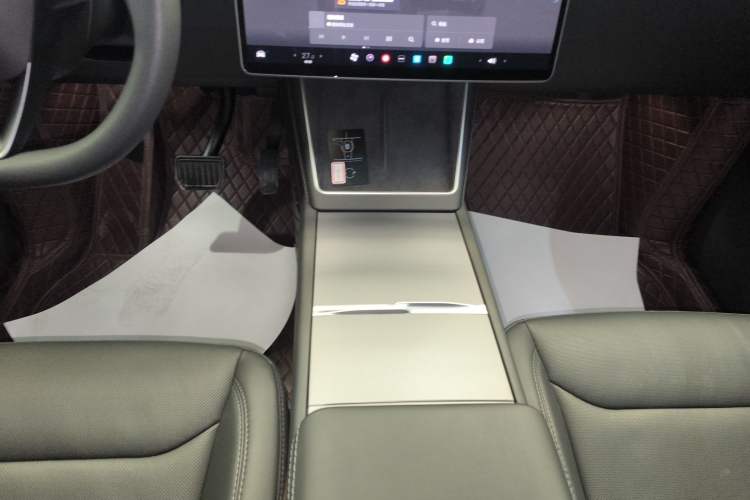 Used Tesla Model Y 2025 Rear-Wheel-Drive Version
