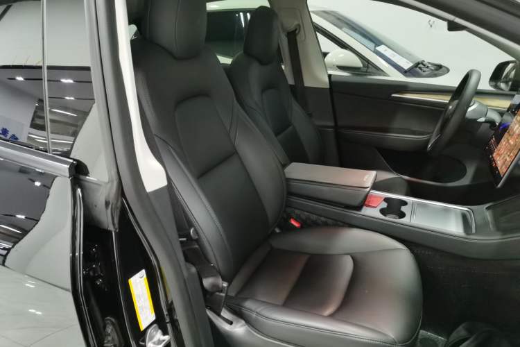 Used Tesla Model Y 2021 Long-Range All-Wheel-Drive Version
