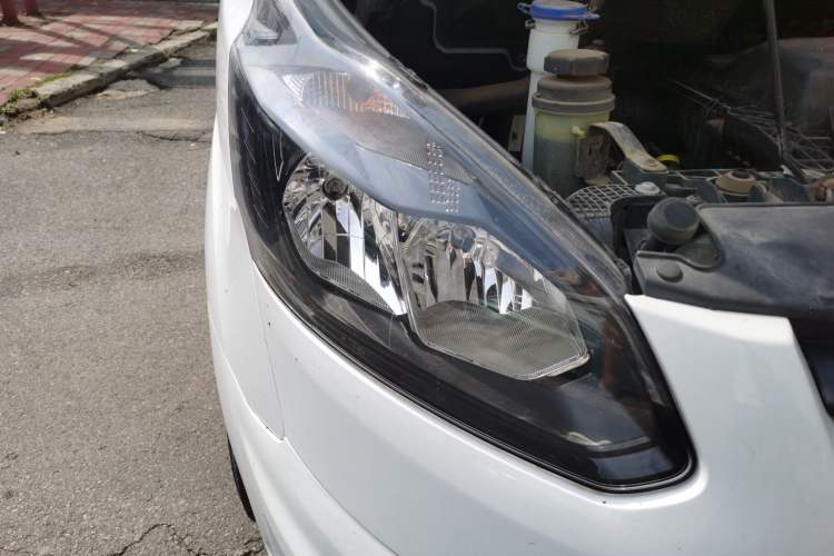 Used Ford Transit 2020 2.0T Gasoline Multi-Purpose Commercial Vehicle Mid-Drive Low-Roof Lift-Up Tailgate China VI Standard