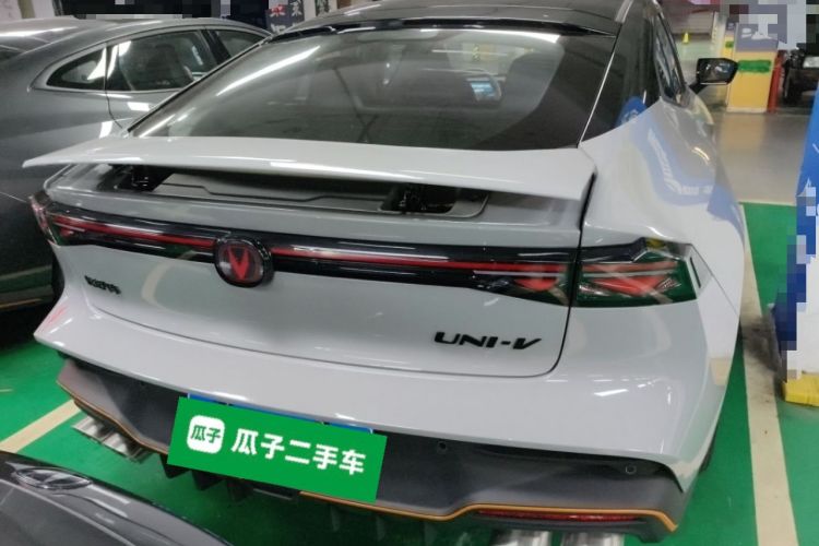 Used Changan UNI-V 2025 Model Third-Generation 2.0T Dynamic Edition