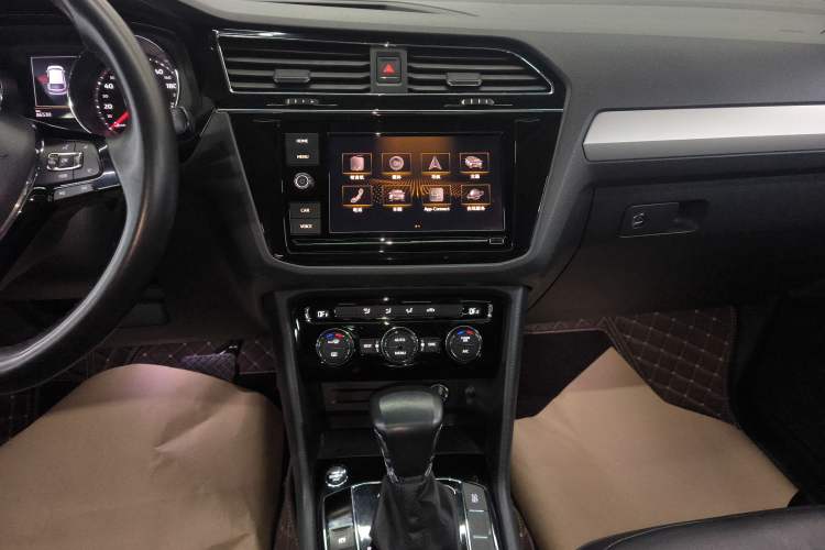 Used Volkswagen Tiguan L 2019 330TSI Automatic Two-Wheel Drive Panoramic Comfort Edition China V Standard
