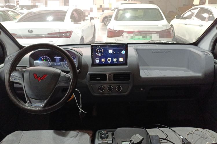 Used Wuling Yangguang 2024 300KM Comfort Version Passenger Van 75kW
