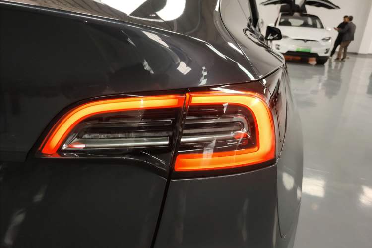 Used Tesla Model Y 2022 Long-Range All-Wheel-Drive Version