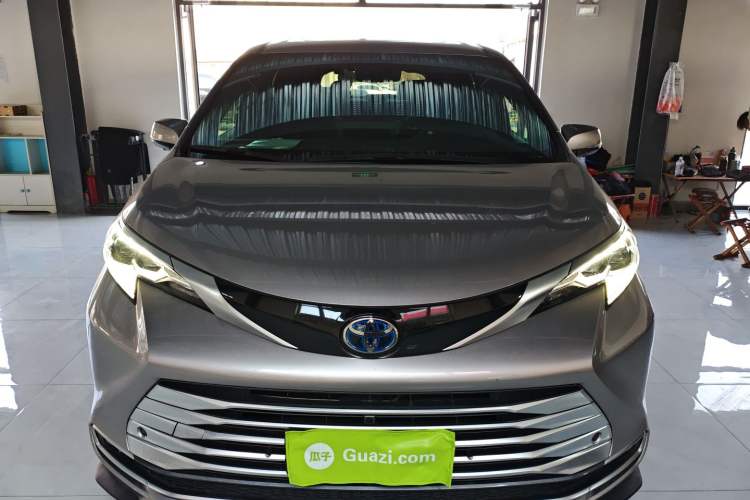 Used Toyota Sienna 2021 2.5L Hybrid Platinum Edition
