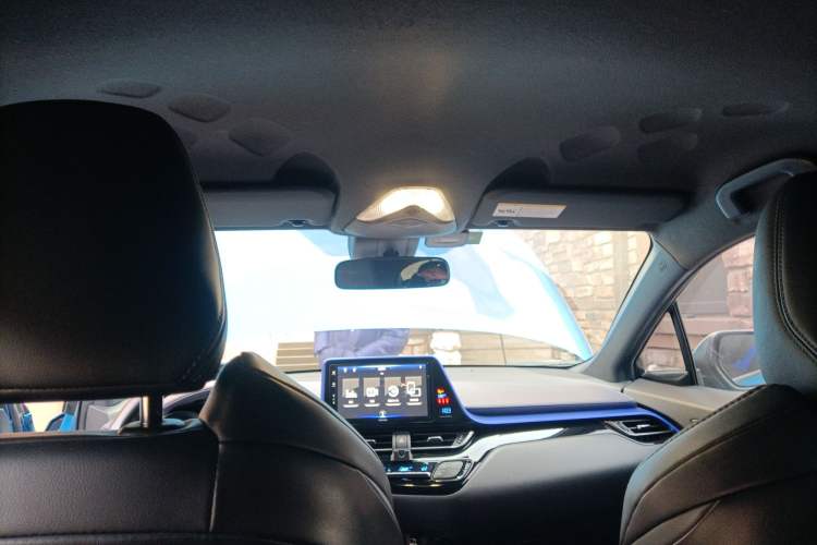 Used Toyota IZOA 2018 2.0L Yichi Edition China V Standard