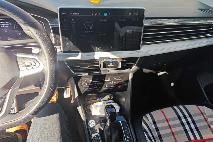 Used Volkswagen Tiguan L 2024 Outstanding Model 330TSI Automatic Two-Wheel Drive R-Line Dragon Glory Edition
