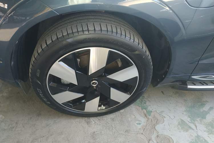 Used Volvo XC60 New Energy 2024 T8 Plug-in Hybrid Long-Range All-Wheel Drive Smart Luxury Edition
