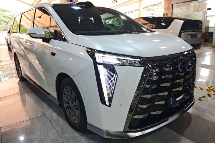 Used GAC Trumpchi Xiangwang M8 2025 Kunkun Series Ultra First-Class Cabin
