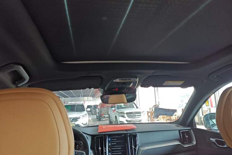 Used Volvo XC60 2019 T5 4x4 Zhiyuan Edition China VI Standard
