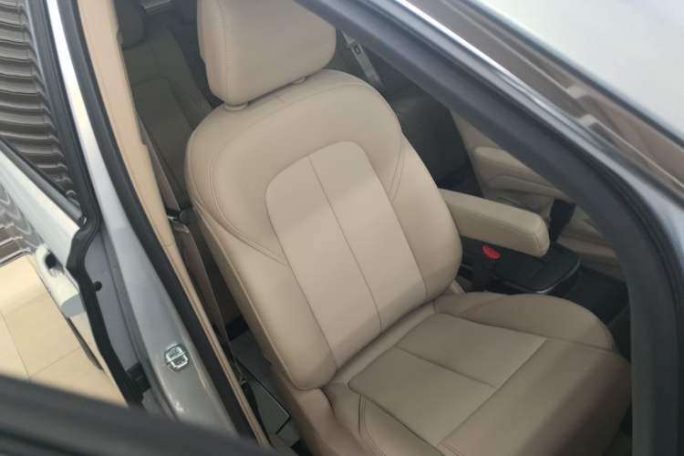 Used Buick GL8 New Energy 2025 Lushang First-Drive Edition 7-Seater
