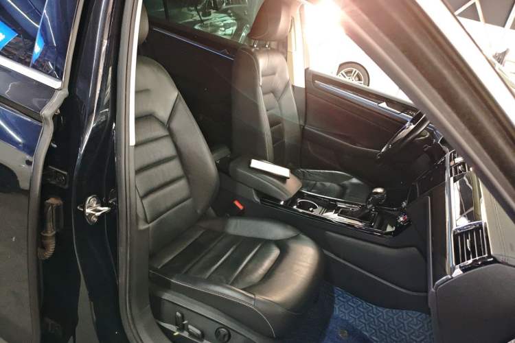 Used Volkswagen Phideon 2018 Revised Version 380TSI Two-Wheel Drive Business Edition
