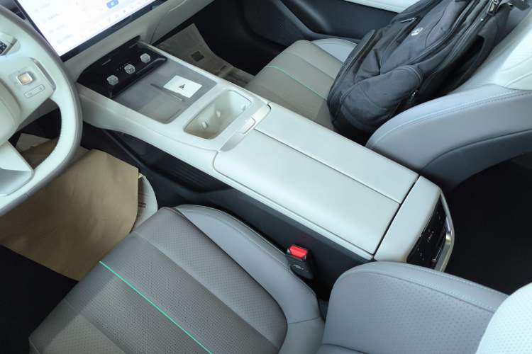 Used  L07 2024 230Max Qiankun Intelligent Driving ADS SE Range-Extended Version
