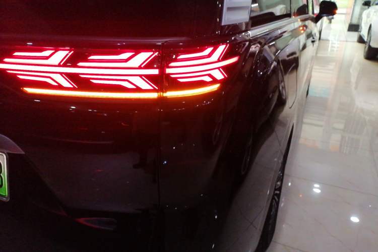 Used Denza D9 2024 DM-i 980 Four-Wheel Drive Prestige Model
