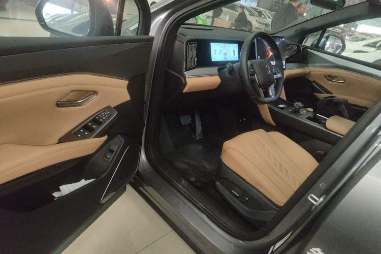 Used BYD Song L DM-i 2025 Intelligent Driving Version 160 km Beyond-Range Type