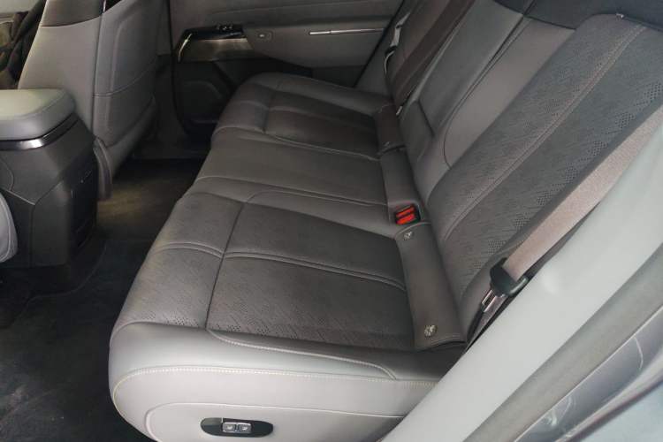 Used Zeekr 7X 2025 100 kWh Long-Range Rear-Wheel Drive with Intelligent Driving Features