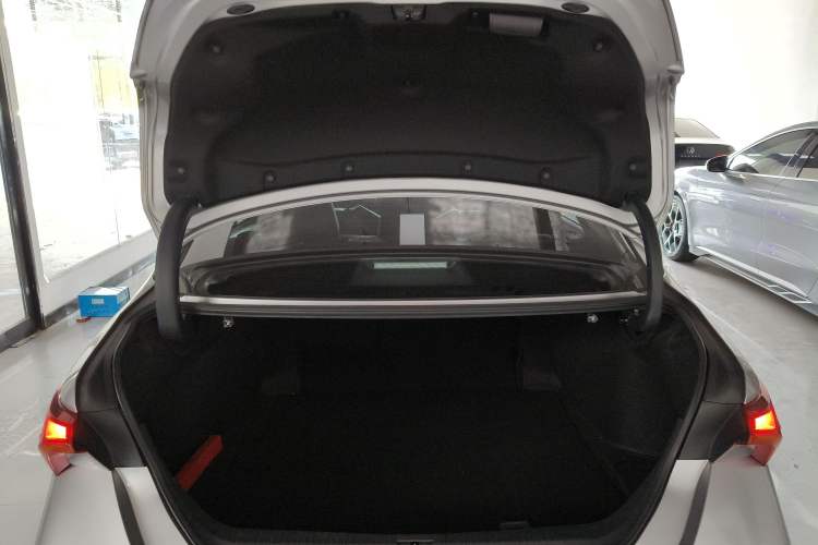 Used Toyota Avalon 2019 Dual-Engine 2.5L Luxury Edition China VI Standard
