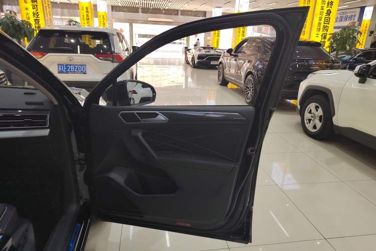 Used Volkswagen Tiguan L 2024 Outstanding Model 330TSI Automatic Two-Wheel Drive R-Line Dragon Glory Edition