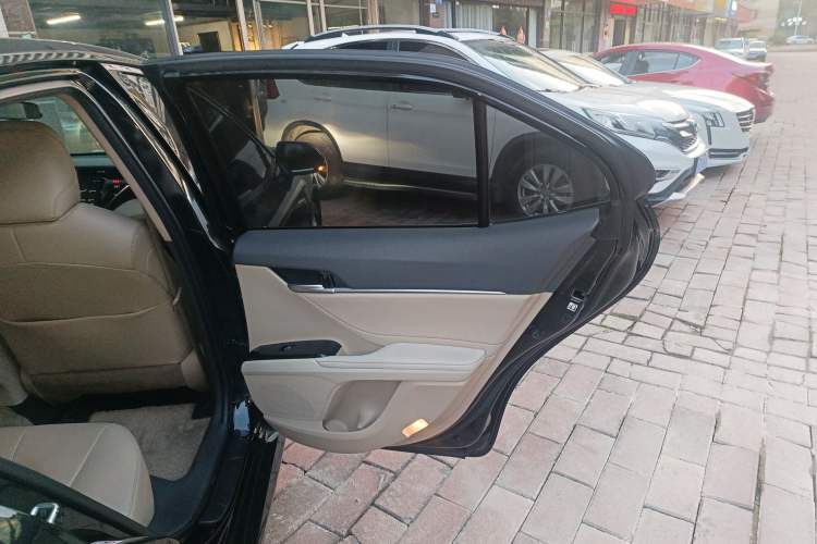 Used Toyota Camry 2018 2.0E Leading Edition
