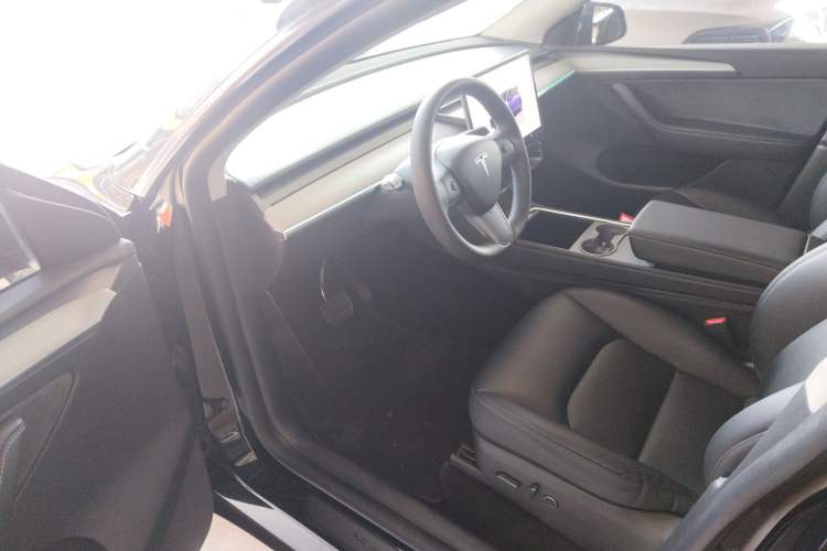 Used Tesla Model Y 2023 Rear-Wheel-Drive Version
