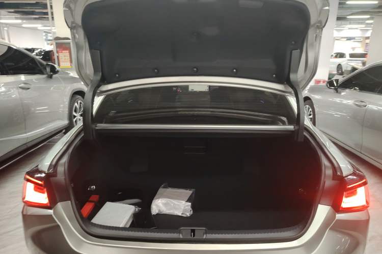 Used Lexus ES 2025 300h Deluxe Edition