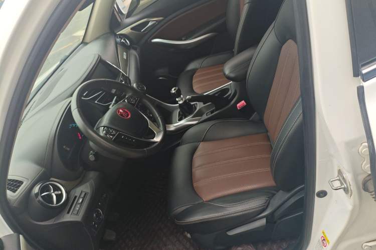 Used BYD Song 2017 Gaishi Upgrade Edition 1.5TI Manual Luxury Model
