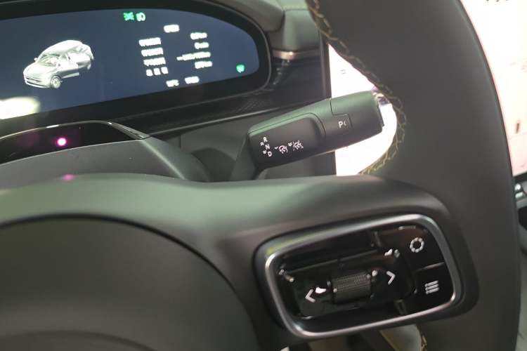 Used Zeekr 7X 2025 100 kWh Long-Range Rear-Wheel Drive with Intelligent Driving Features