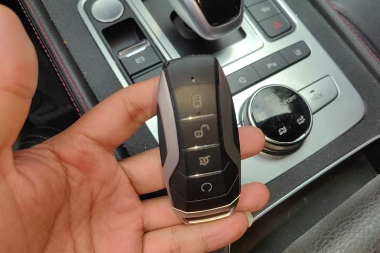 Used BYD Tang New Energy 2018 DM 2.0T All-Wheel Drive Smart Connectivity Luxury Model 7 Seats China V Emission Standard
