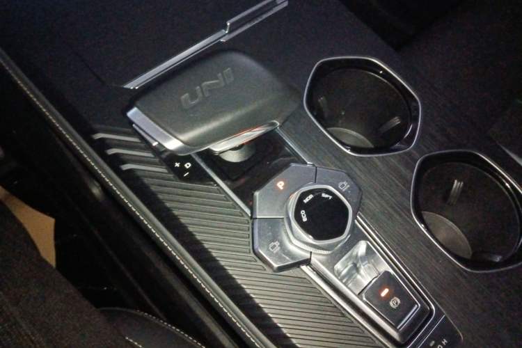 Used Changan UNI-K 2024 2.0T Two-Wheel Drive YueShang Trim
