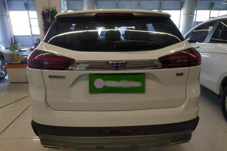 Used Geely Auto Emgrand X7 Sport 2018 1.8TD Automatic Two-Wheel Drive ZhiZun Model with 4G Connectivity
