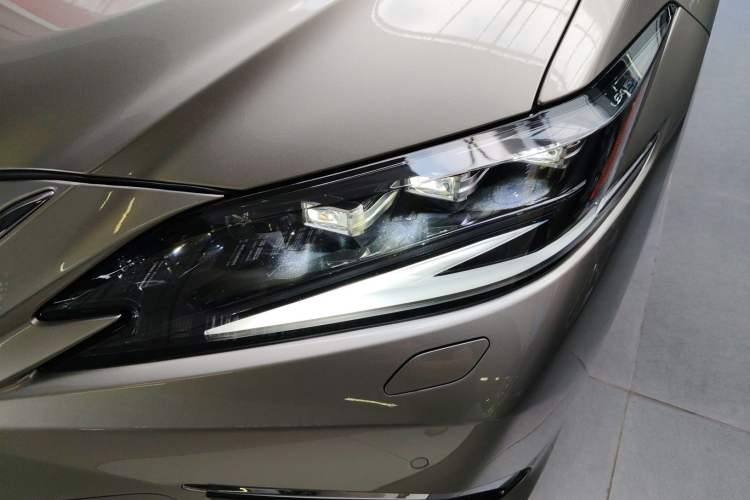 Used Lexus ES 2021 300h Deluxe Edition