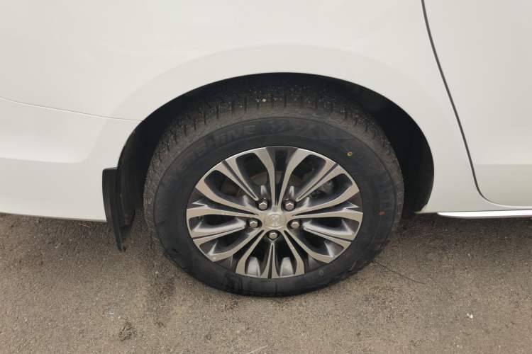 Used Buick GL8 2023 Land Executive Class Comfort Model
