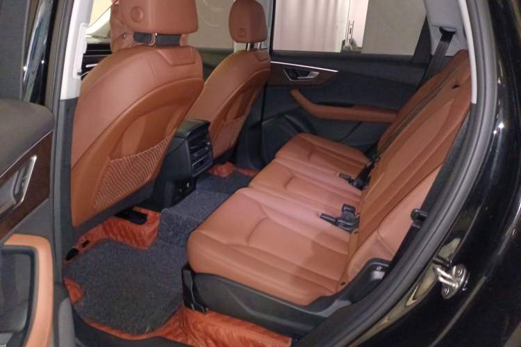 Used Audi Q7 2023 45 TFSI quattro S line Sport model
