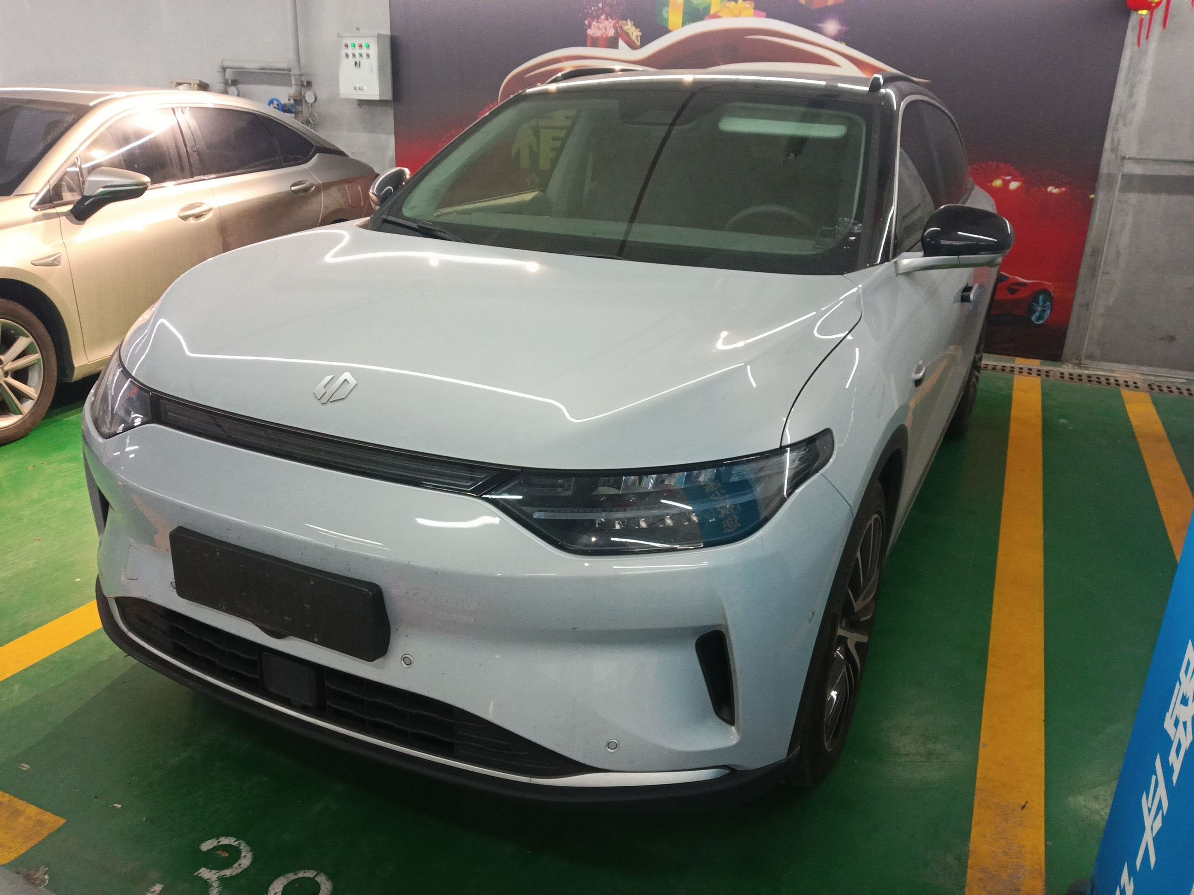 Под передней частью автомобиля