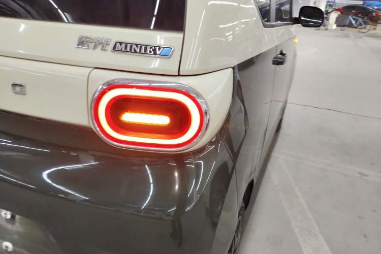 Used Wuling Hongguang MINIEV 2024 3rd Generation 215km Advanced Version
