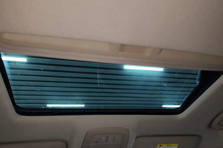 Used Roewe 950 2015 2.0T Luxury Executive Edition
