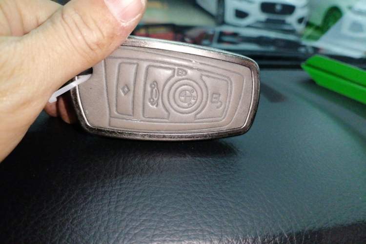 Used BMW 5 Series 2014 525Li Leading Model
