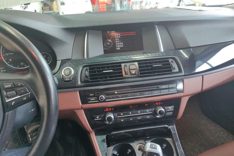 Used BMW 5 Series 2017 520Li Elegant Edition
