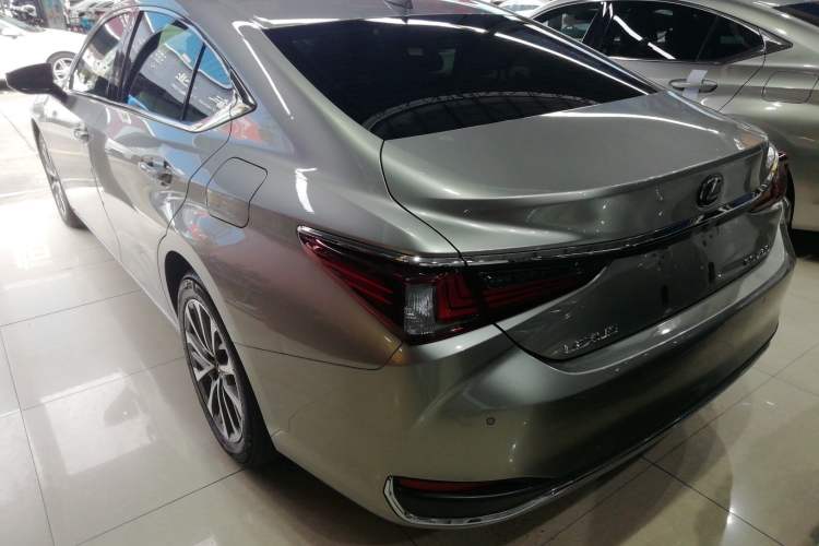 Used Lexus ES 2021 260 Excellence Edition
