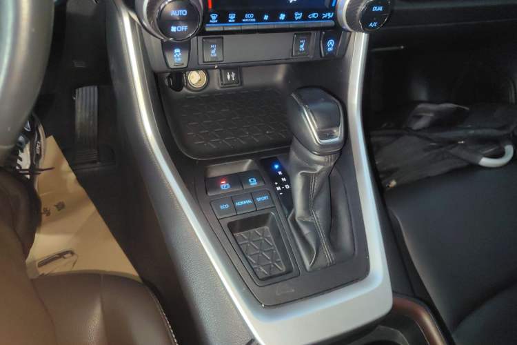 Used Toyota RAV4 2021 2.0L CVT Two-Wheel Drive Fashion PLUS Edition
