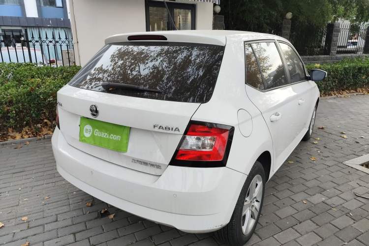 Used Skoda Fabia 2017 1.4L Automatic Car Enjoy Edition
