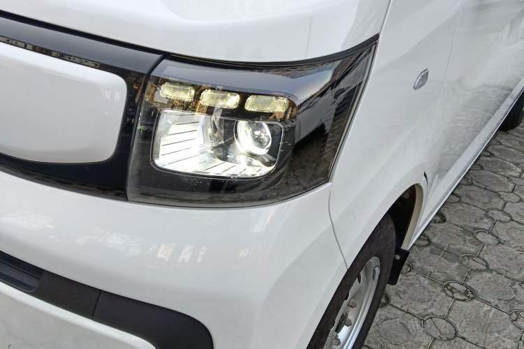 Used Chana Ruixing EM60 2025 Passenger Version Comfort Edition 6 Seats 300 km Range Side-Hinged Doors
