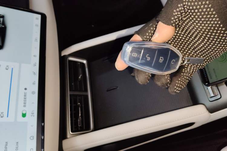 Used BYD Yuan UP 2025 Intelligent Driving Version 401 KM Dynamic Edition
